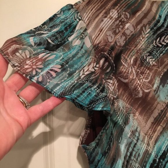 Blouse size LG fit like MED - Picture 5 of 6